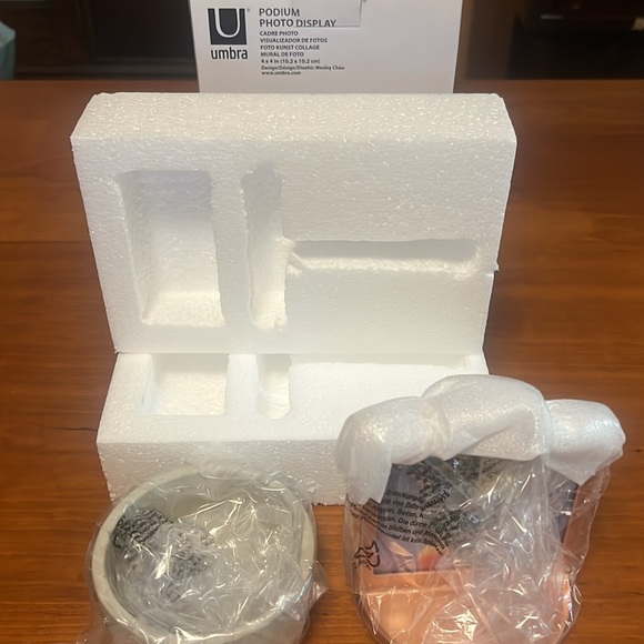 UMBRA “podium” decorative tabletop frame with storage - concrete & copper - NIB - Picture 10 of 16